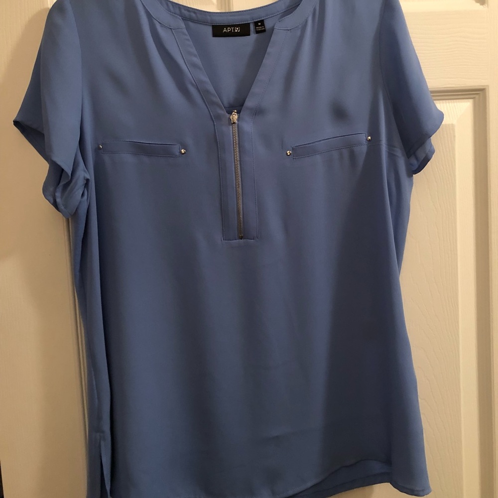 ⭐️ 2/$20 Zippered Top